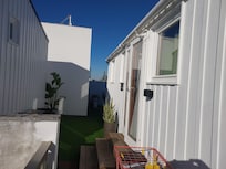 Acomodação no terraço do empreendimento.