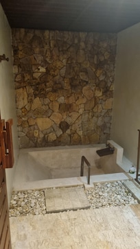 Salle de bain intérieure/extérieure