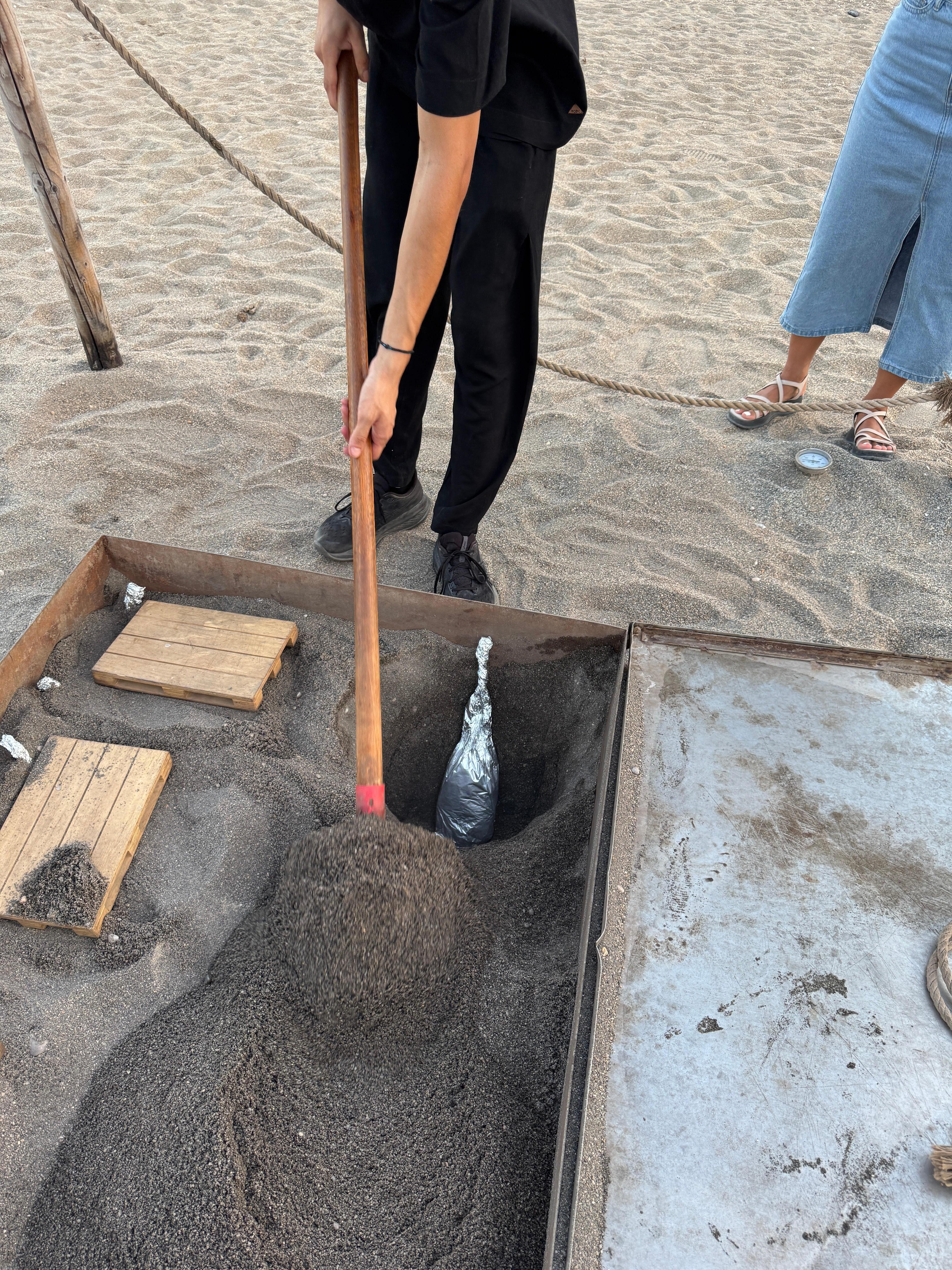 Grannrestaurangen som lagar fisk med vulkanuppvärmd sand