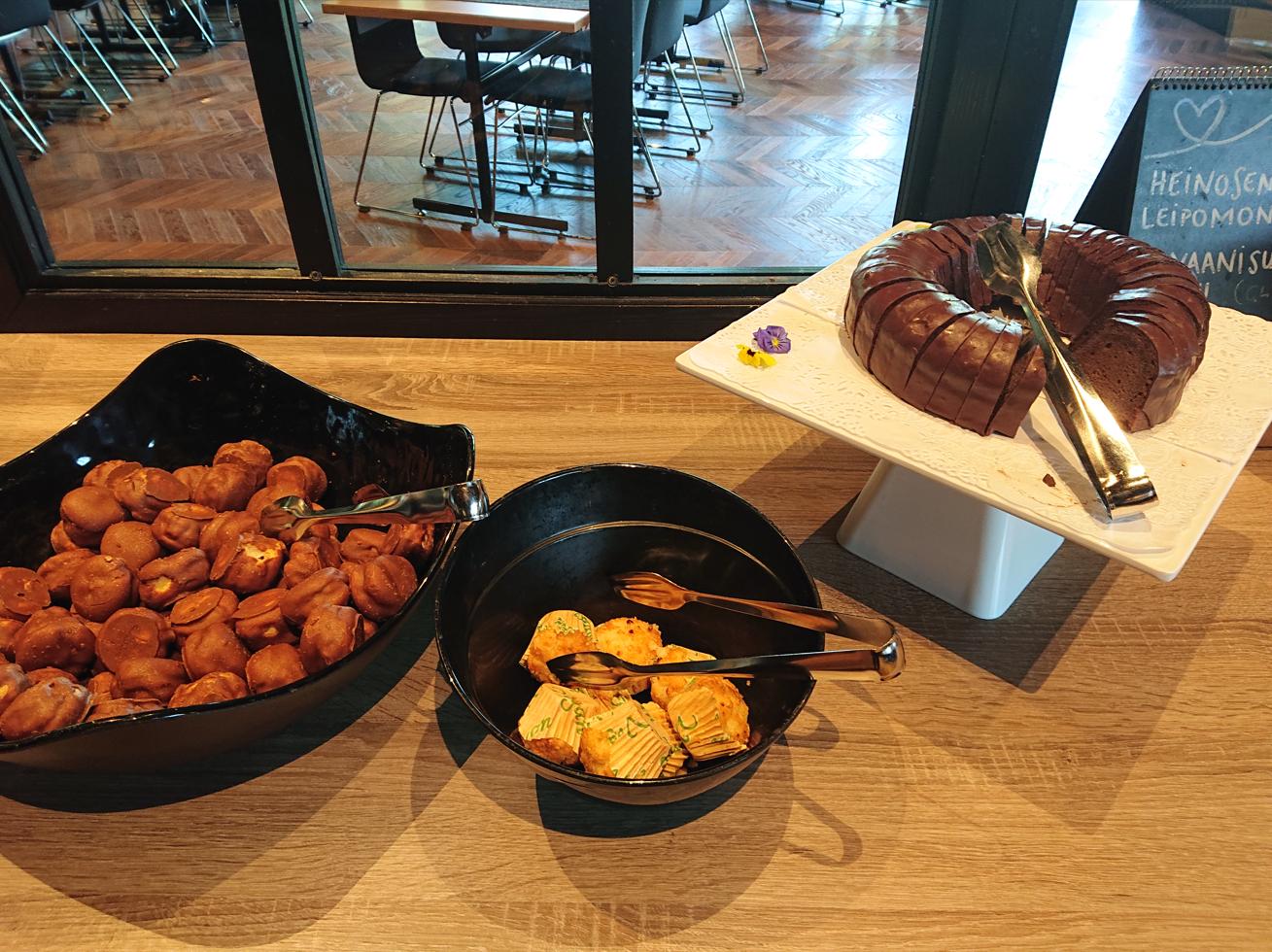 Banana-chocolate cake and other delicacies at the breakfast