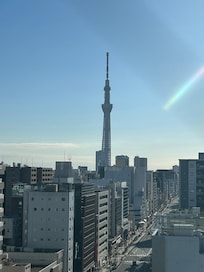 40 minute walk to Skytree