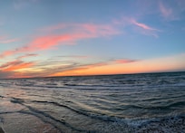Coucher de soleil juste en sortant du domaine, sur le bord de mer