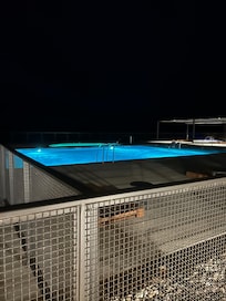 Pool and hot tub we could not use due to no towels.