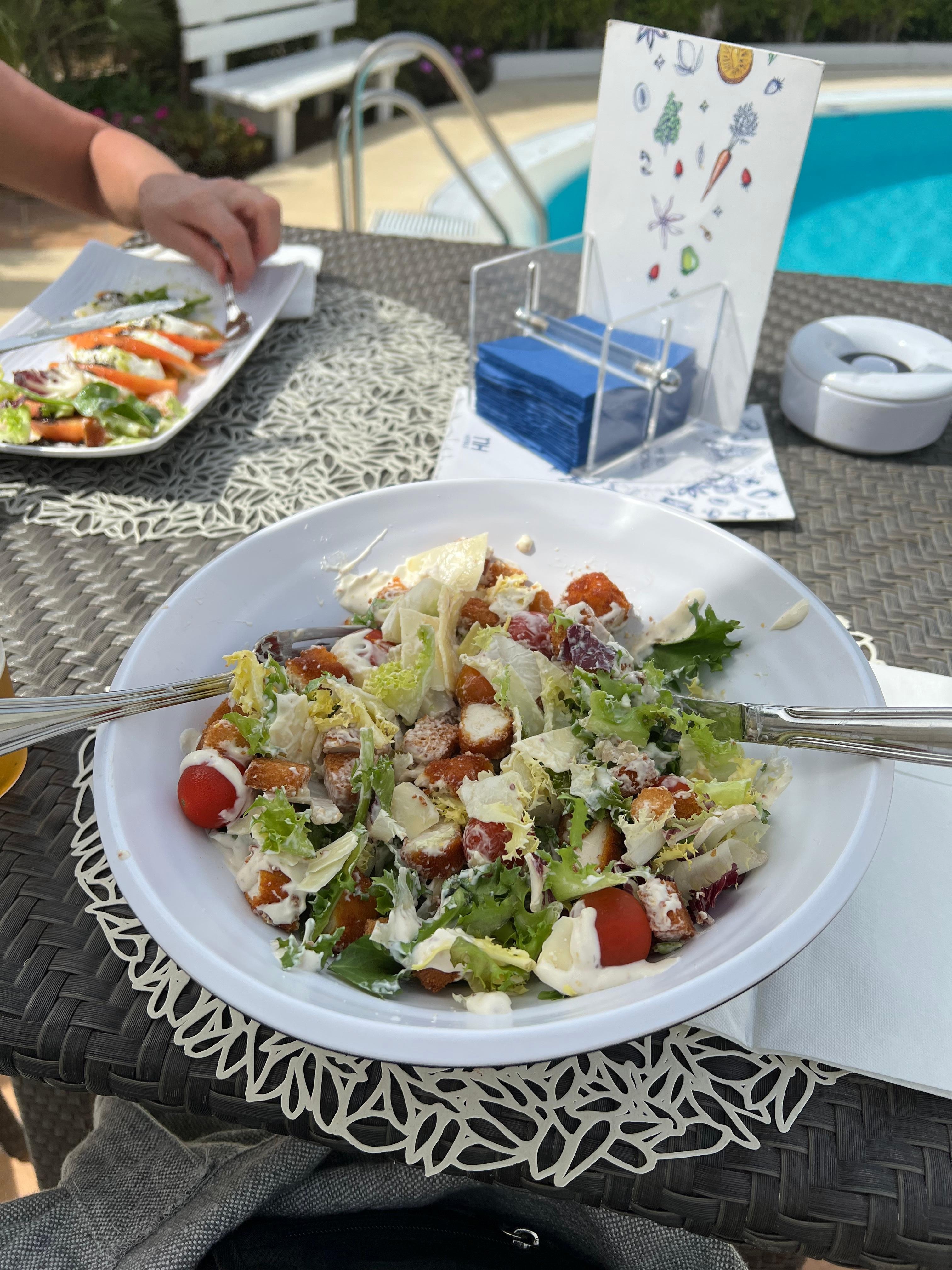 Delicious caesar salad😋