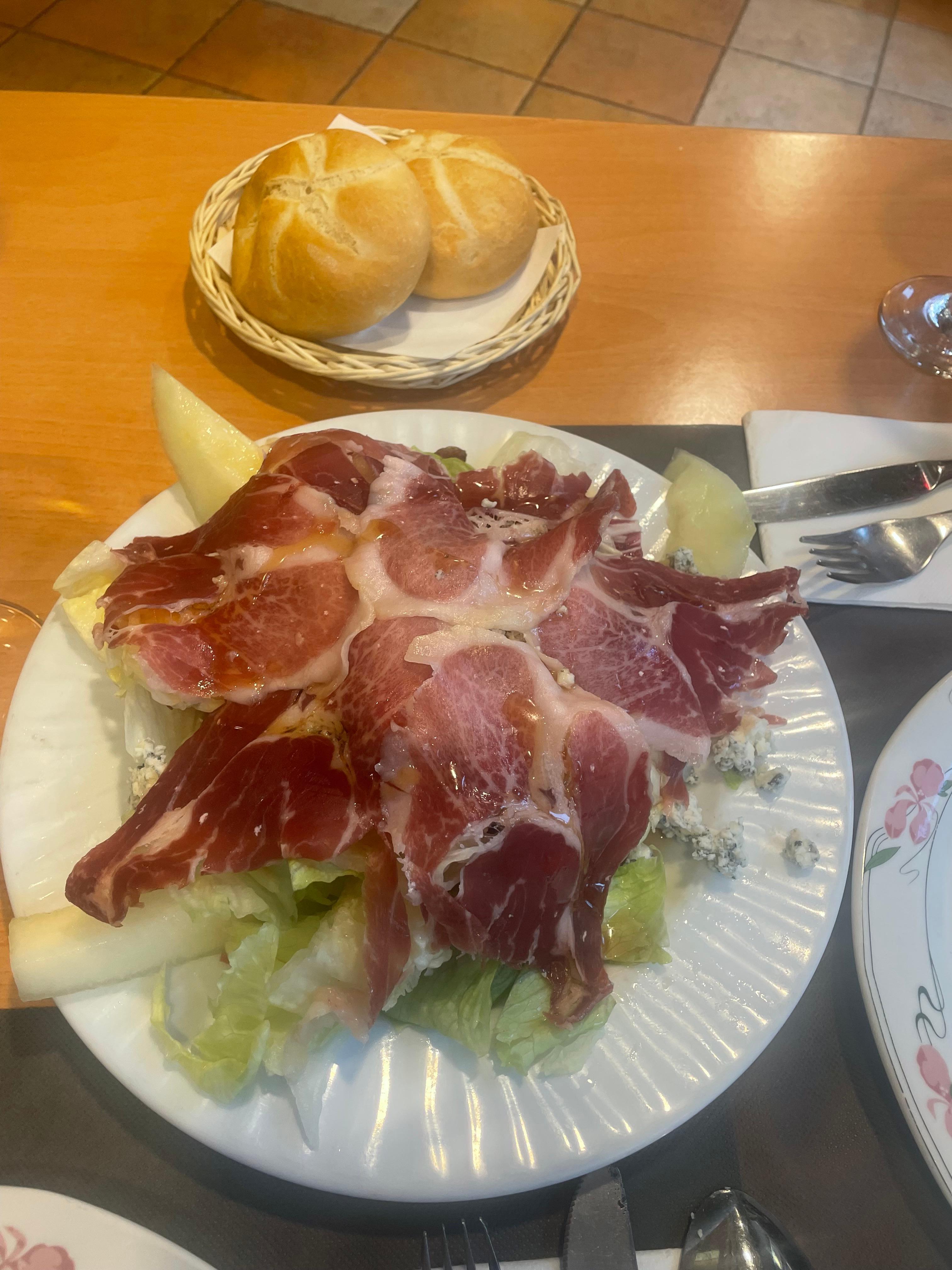 Salade voor 2, met ham en blauwe kaas en meloen 