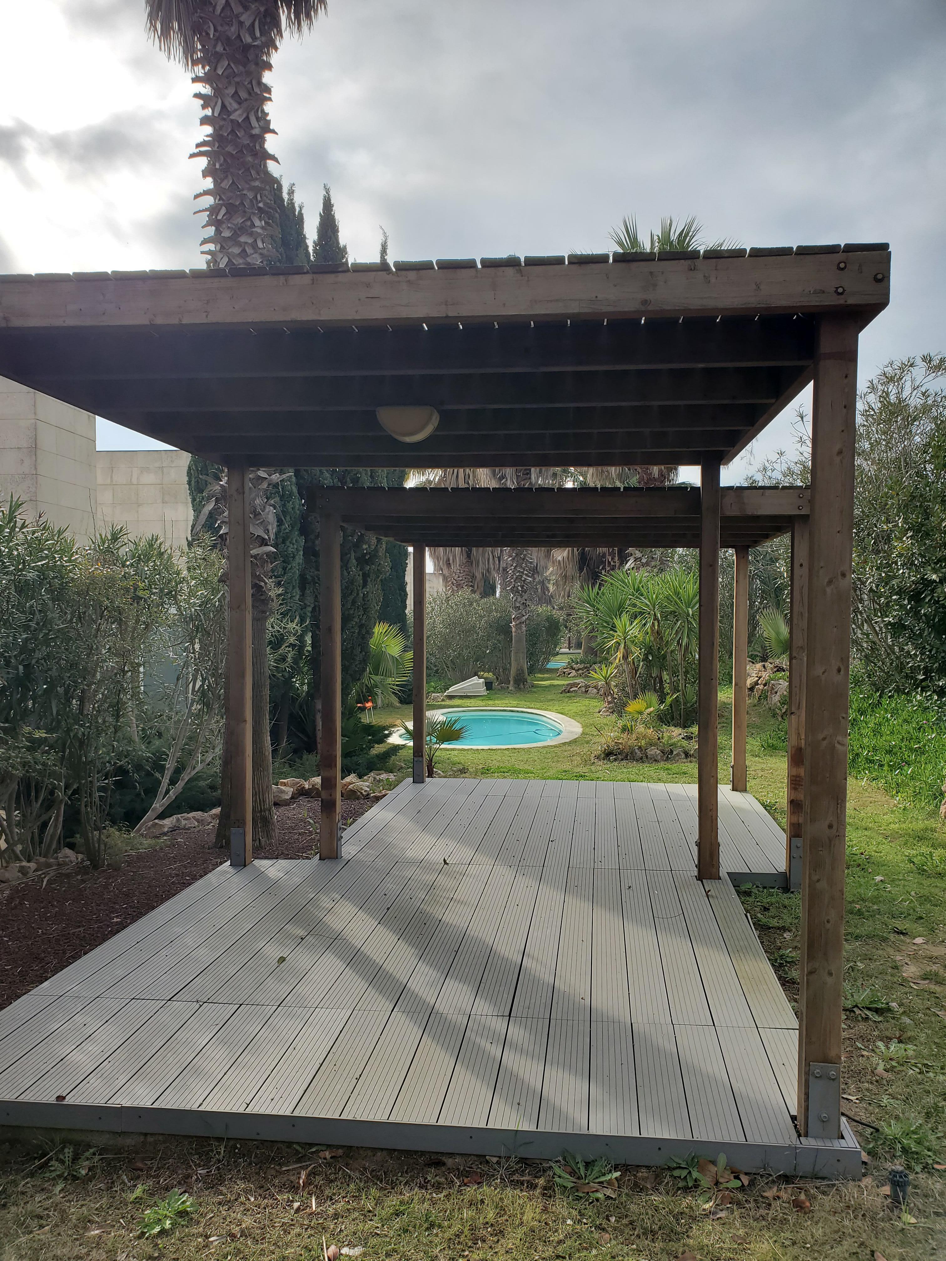 Le jardin avec une des 7 mini-piscines