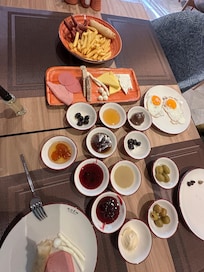 Serpme kahvaltı