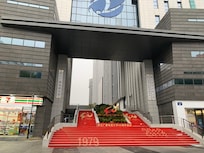 となりの大学1階にあるコンビニ