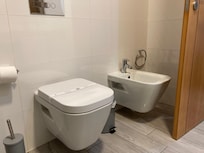 Bidet included