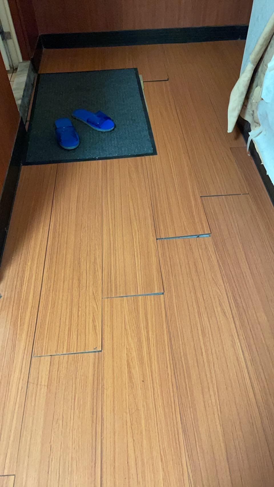 地板貼片翹起來