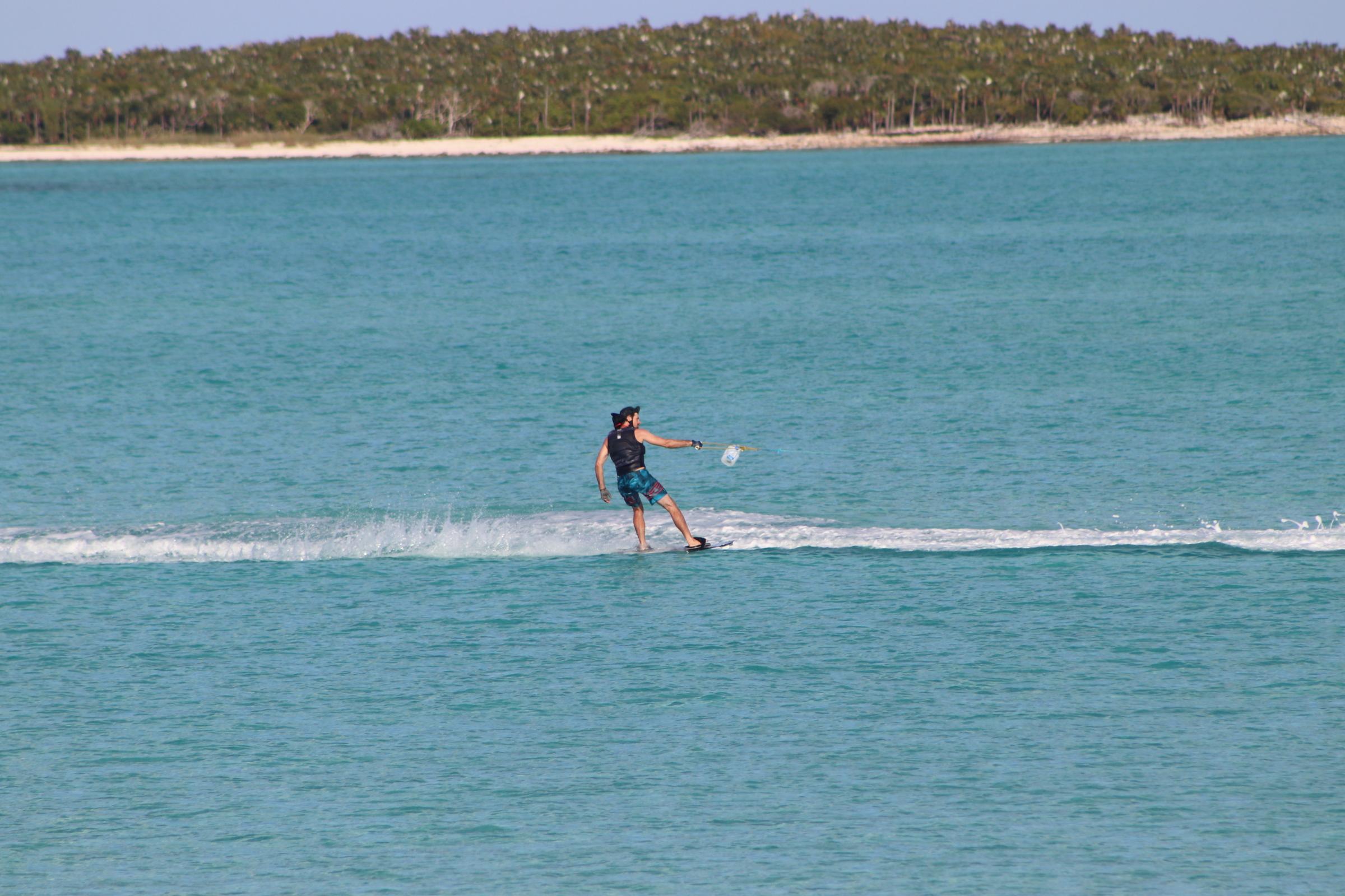 Wakeboarding, Mr. Richard zog uns mit seinem Boot. 