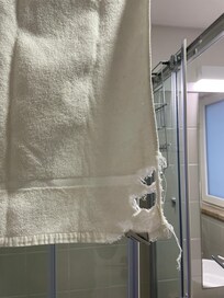 Serviette dans la salle de bain