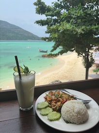 Lunch och shake för 300 baht