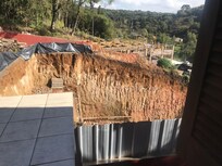 Vista do meu quarto e de todo hotel. Estávamos no buraco, sujo e empoeirado