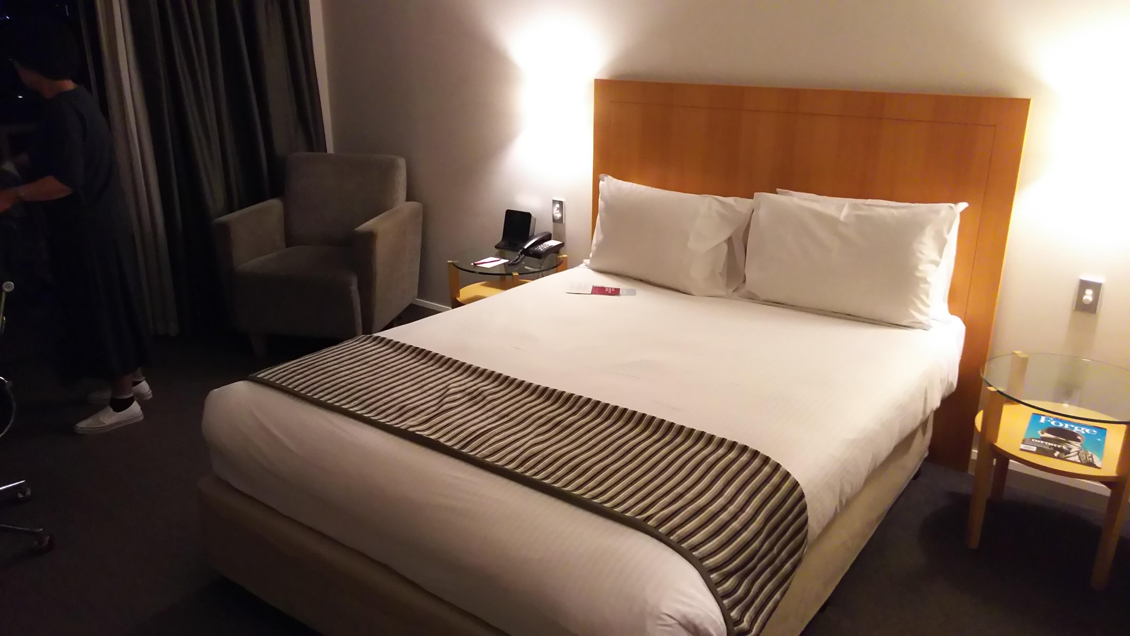 クイーンサイズベッドルーム