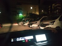 Les camions des ouvriers qui prennent toute la place