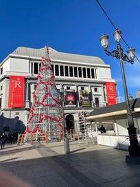 A pochi metri dalla struttura