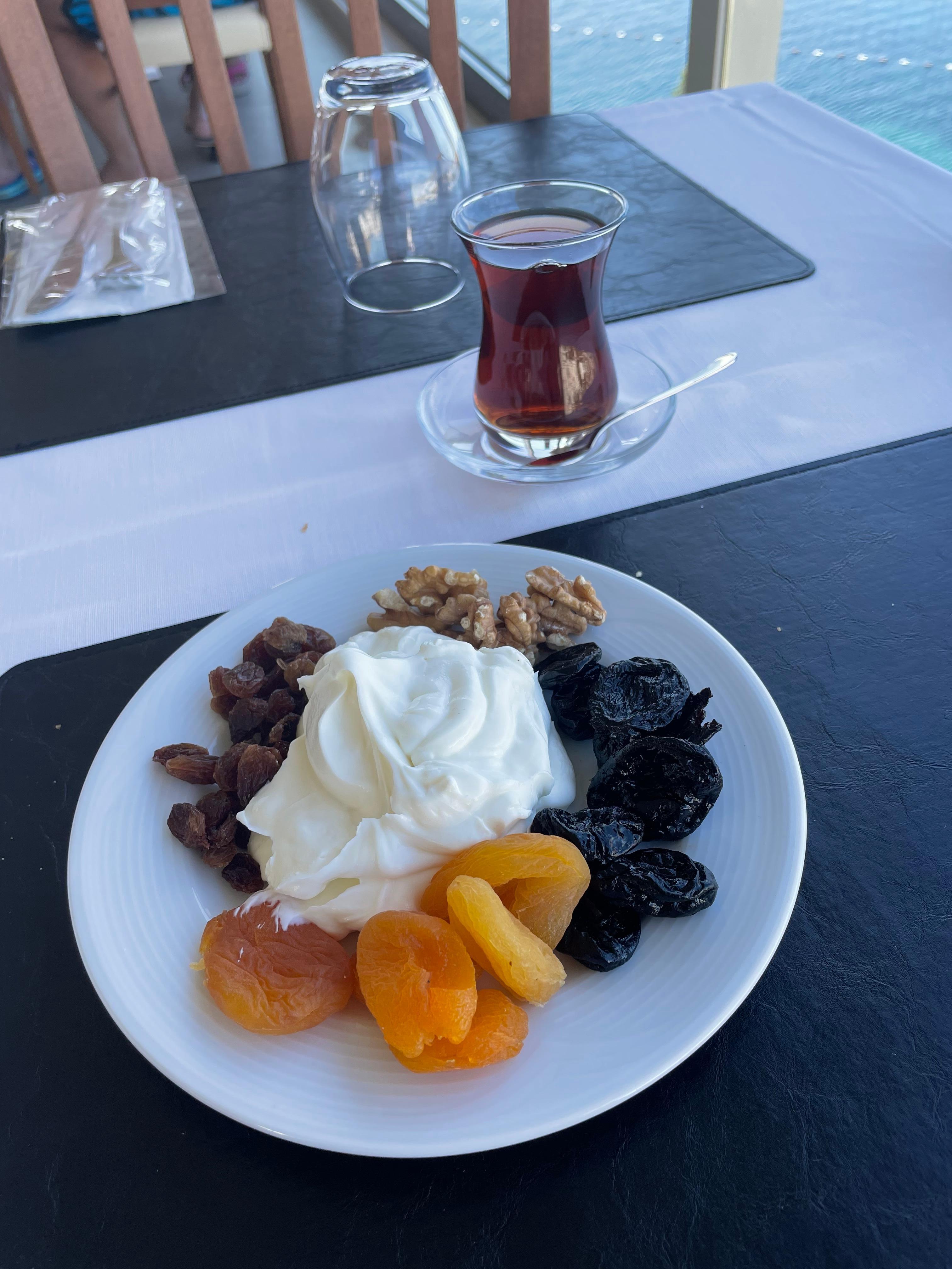 Yogurt with dried fruit and Turkish tea)👍