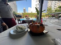 Bobó delicioso a beira da piscina