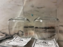 Unmittelbar nach checkin fanden wir alte Zahnpasta an der Wand.