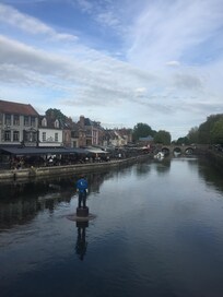Restaurantjes aan de kade.