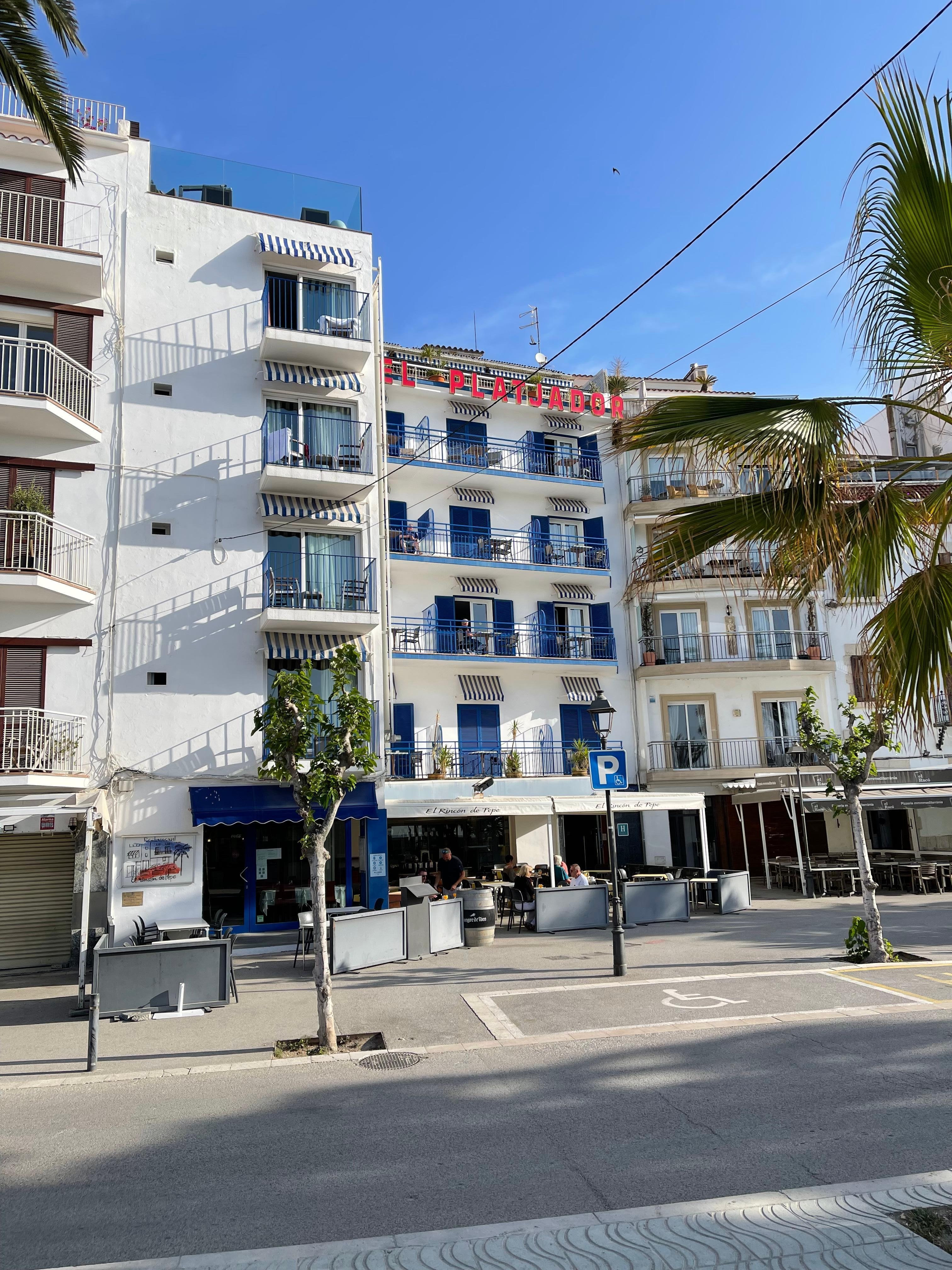 Vista del hotel desde la playa