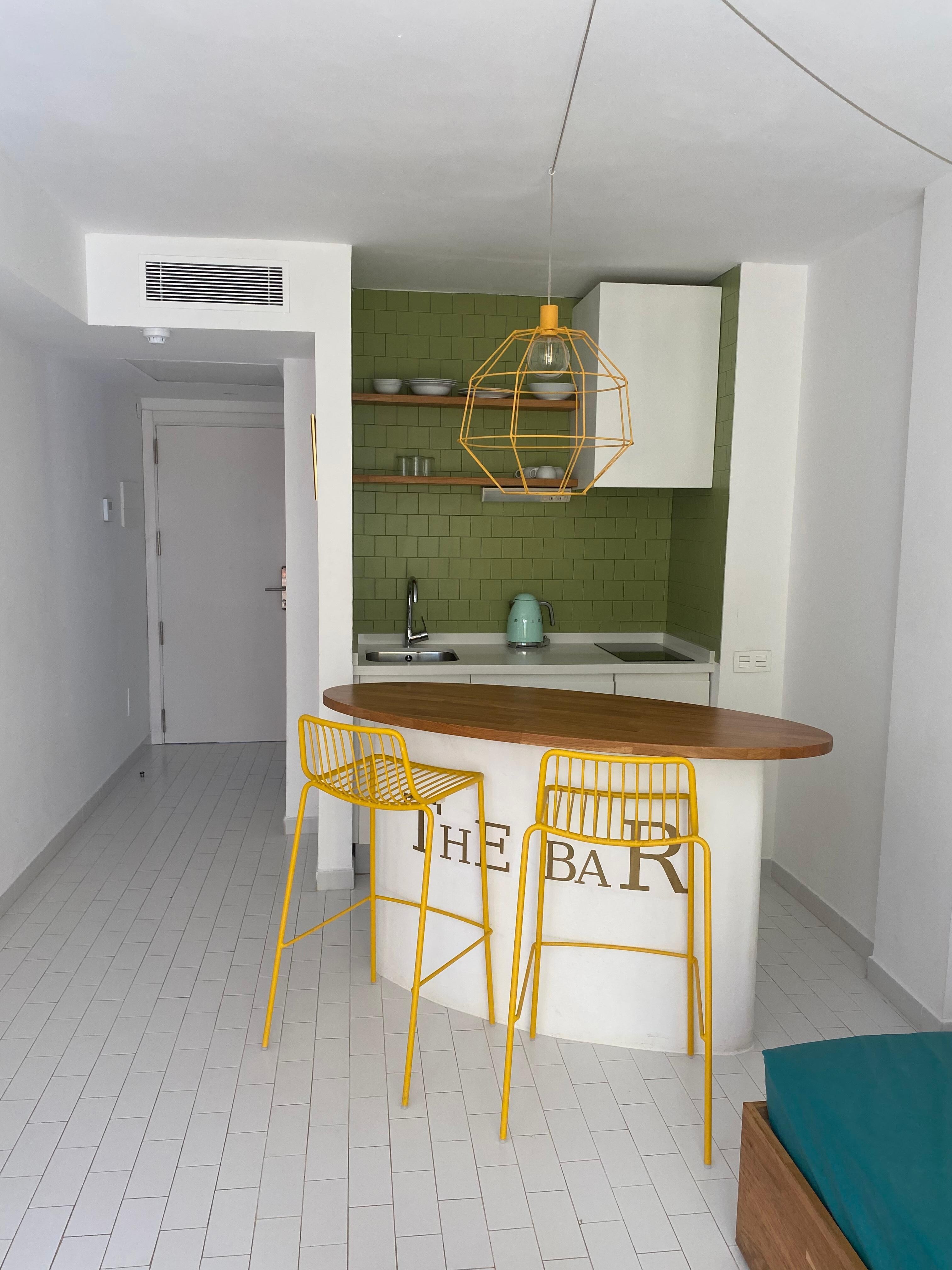 Bar / kitchen / living area