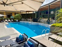 piscina, bar e restaurante