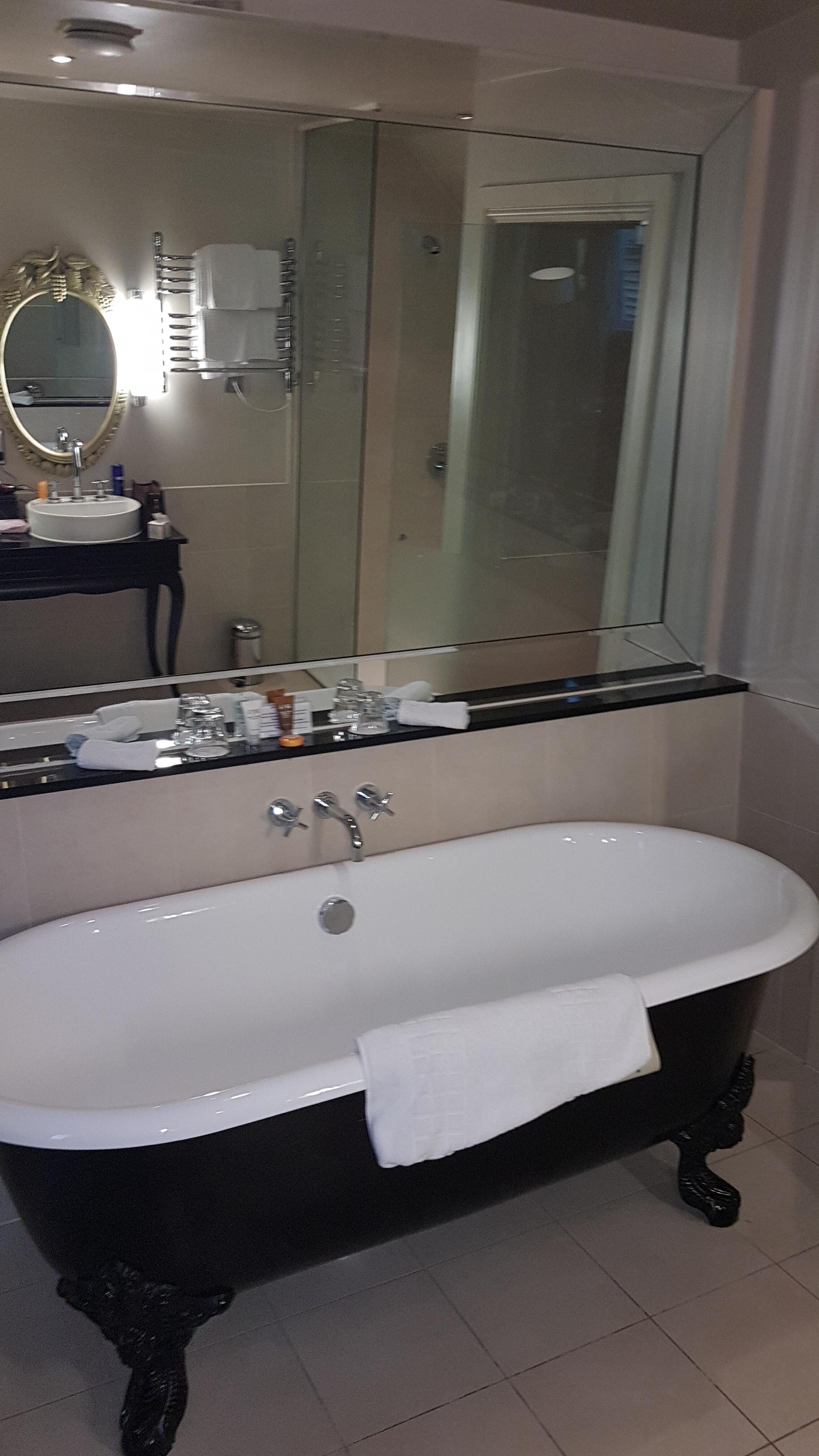 Bathroom suite