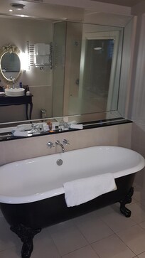Bathroom suite