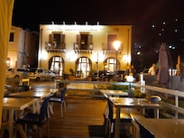 l'hôtel le soir, vu de la terrasse