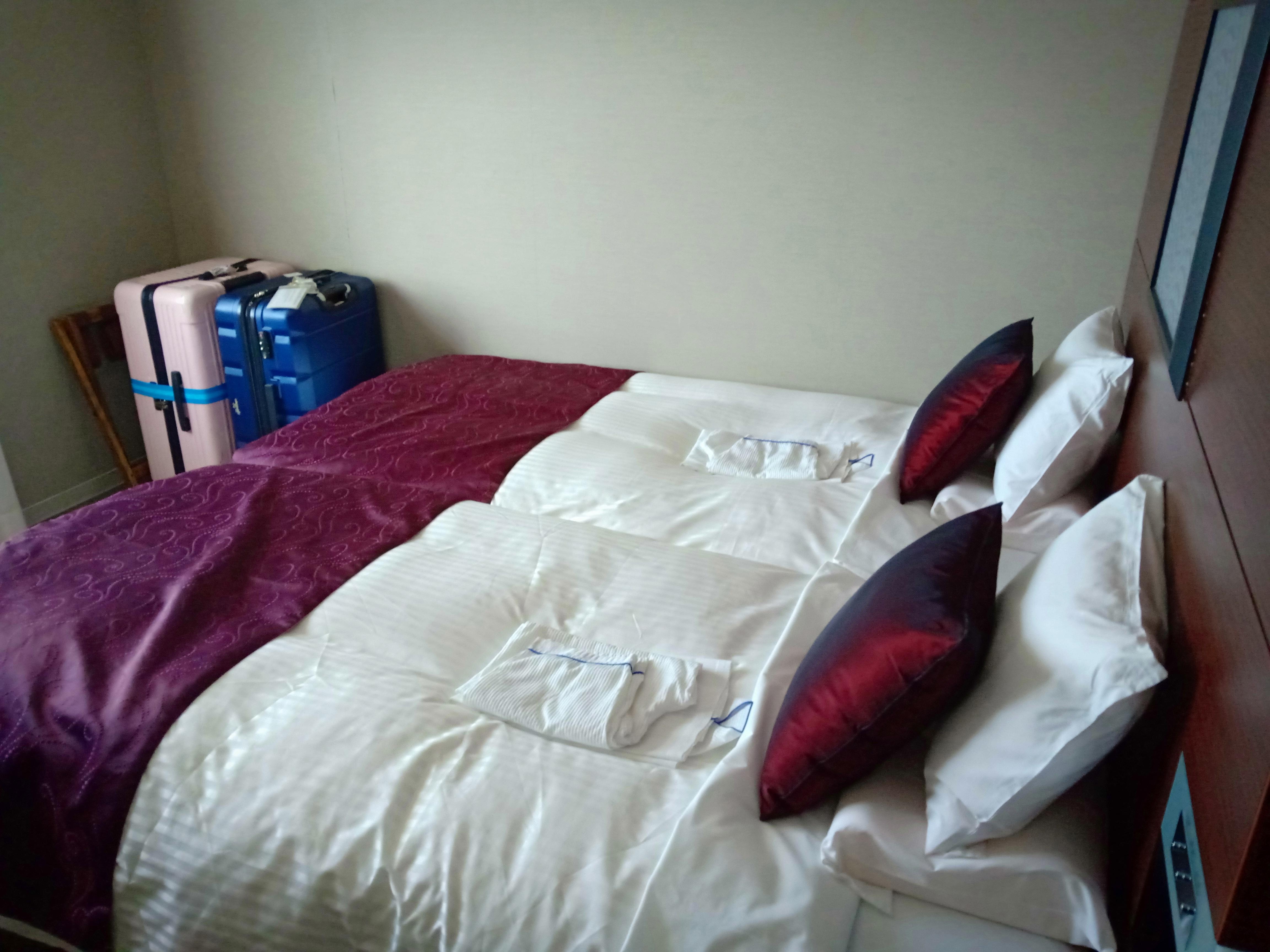 雙床房走到可以攤開兩個29吋行里箱！超棒