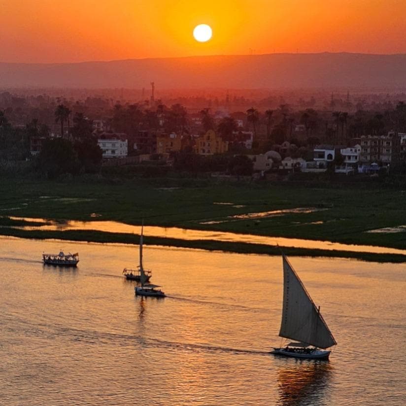 レストランのテラスから、悠久のナイル側の流れが眺められます。