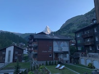 Sicht vom Hotelzimmer aufs Matterhorn