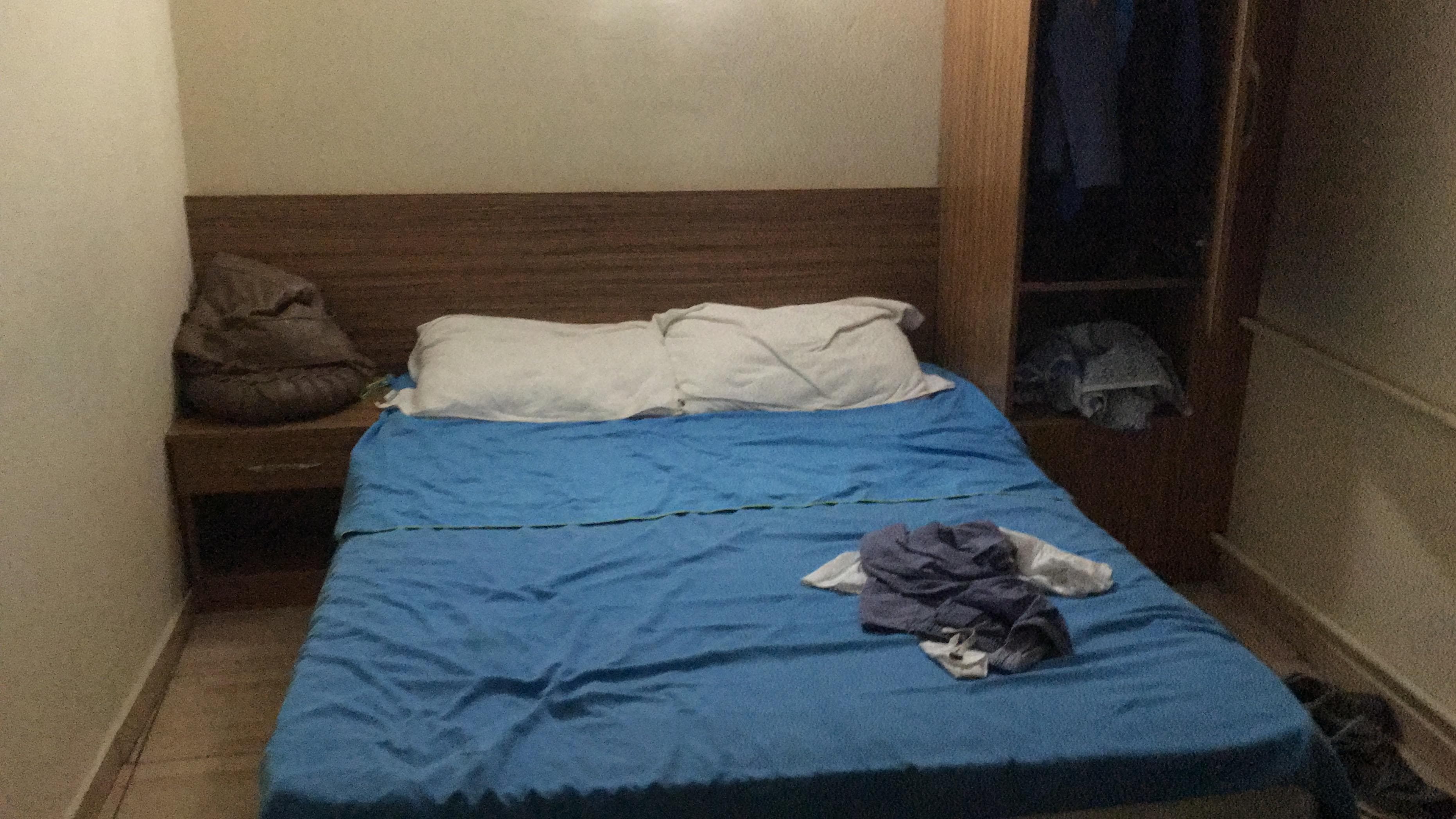 Abbiamo messo i nostri asciugamani per la muffa sul letto, in 3 gg di permanenza non hanno notato nulla.
