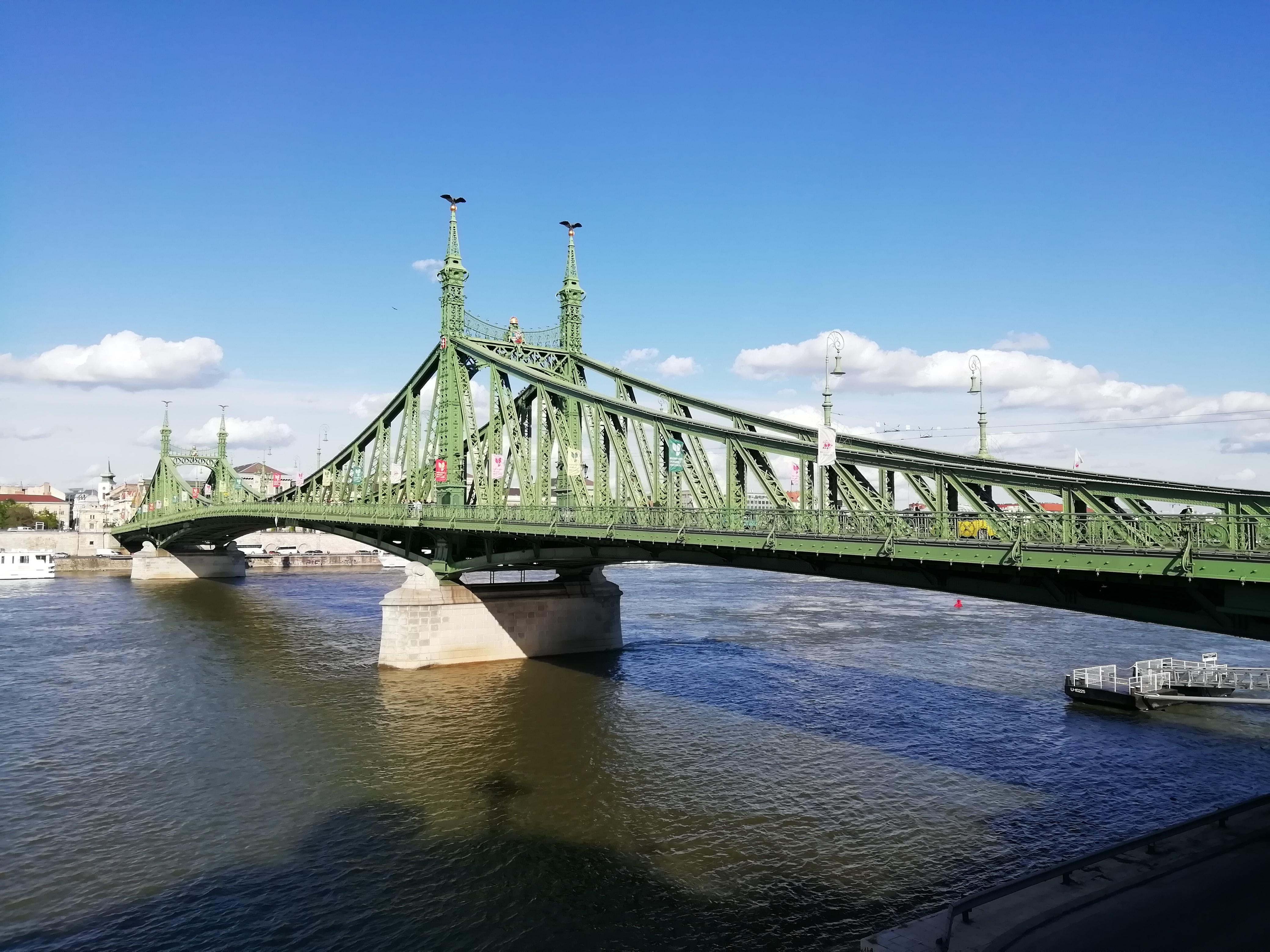 3 minutes walk to the Danube