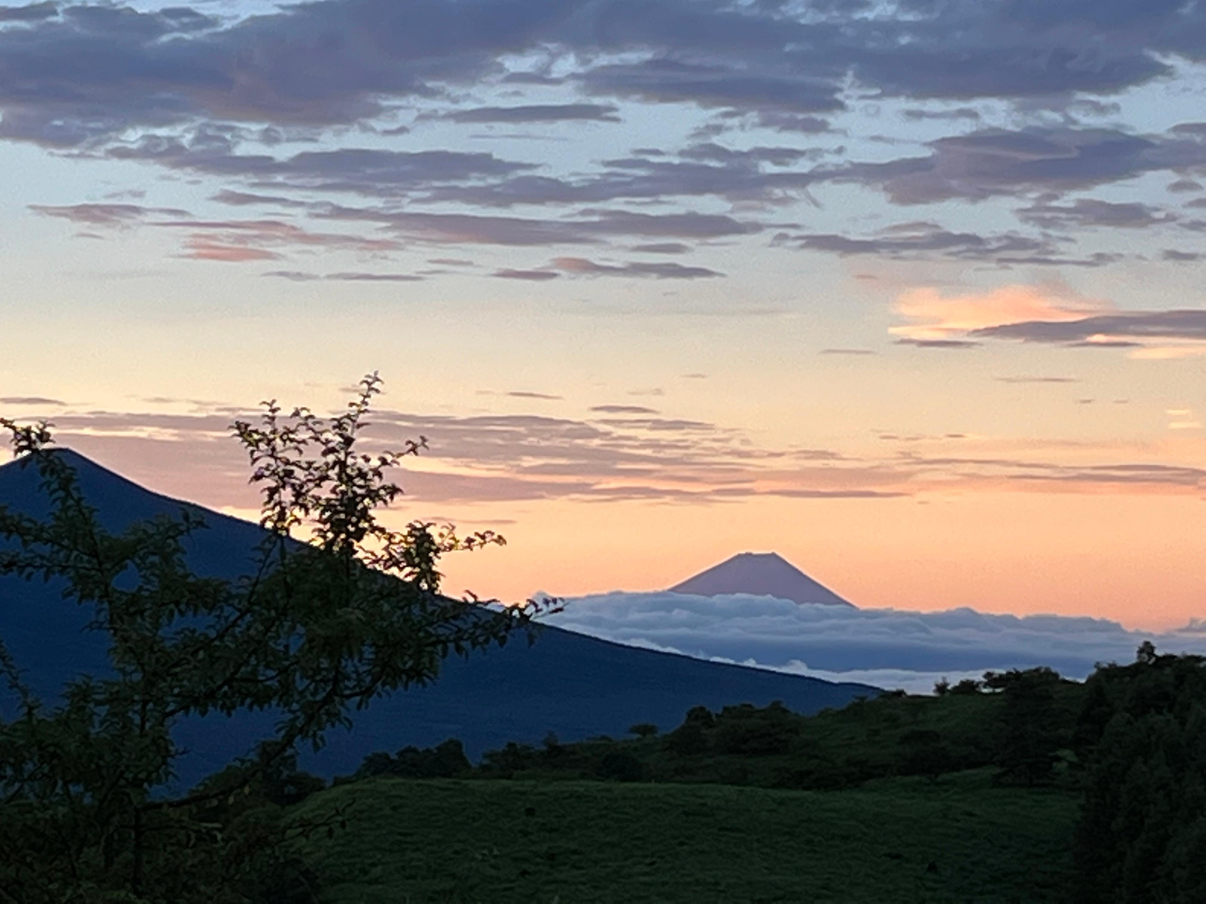 ビーナスラインより夜明けの富士山