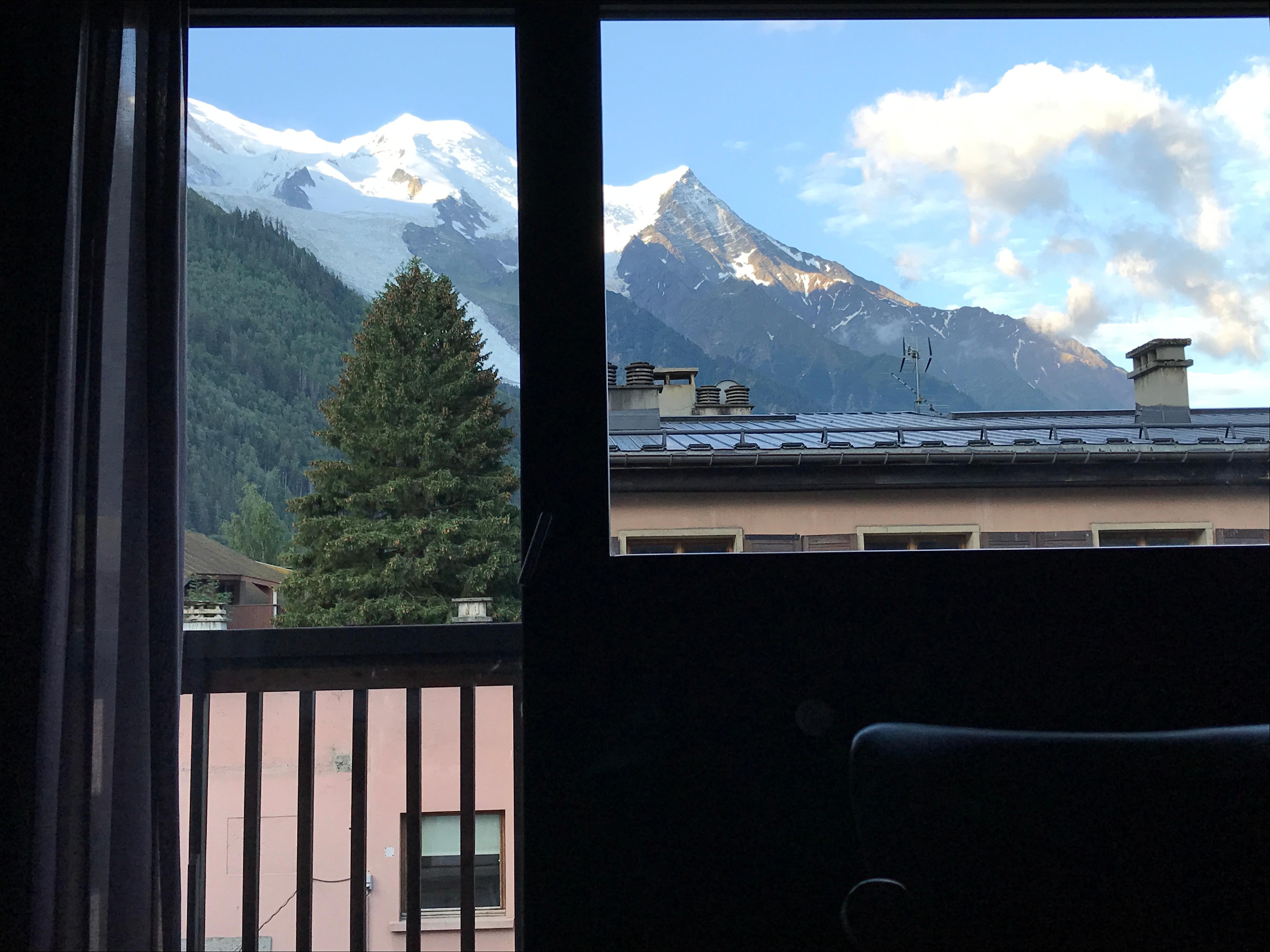 window view from the bed