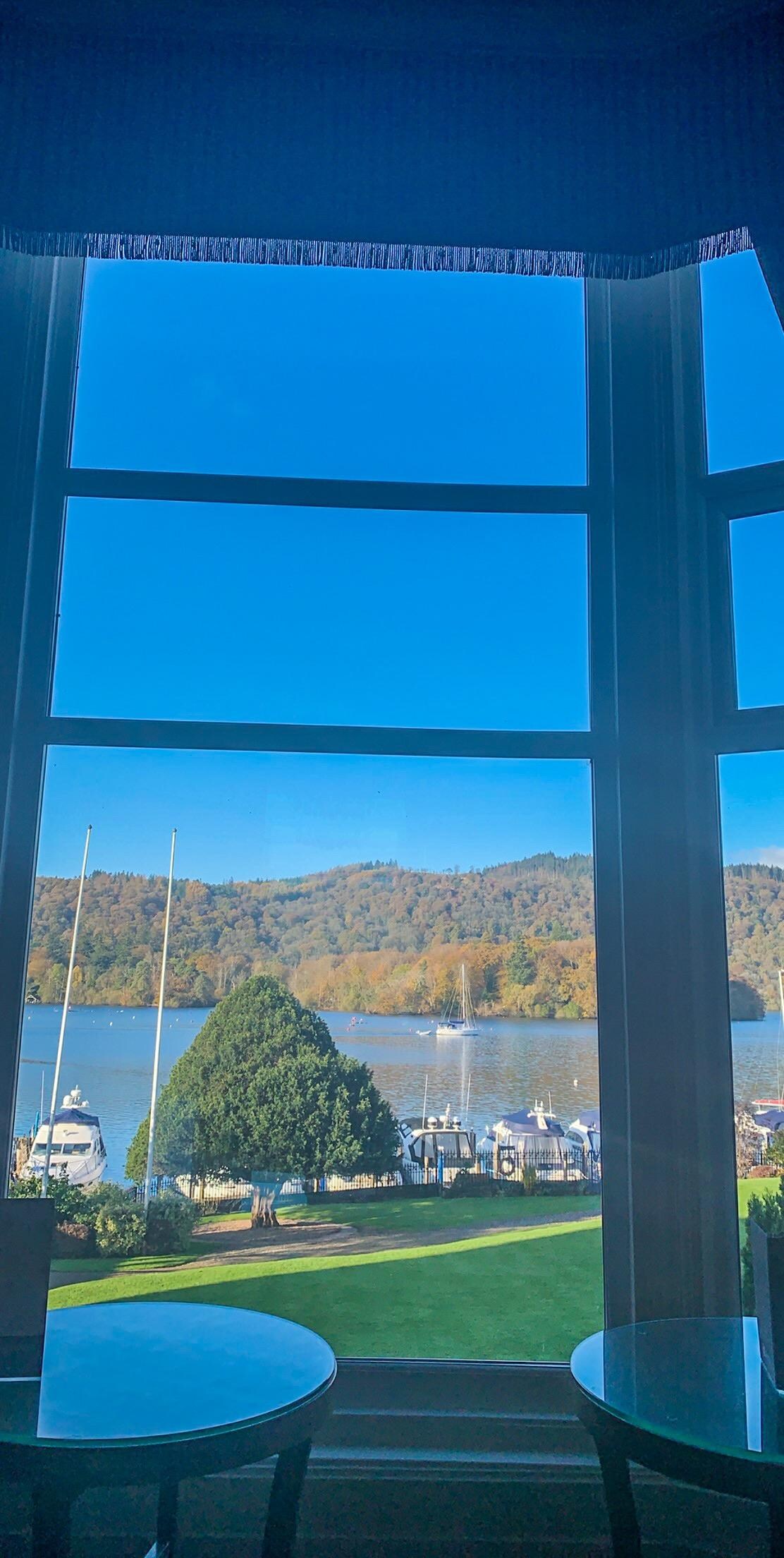 هذا في اللوبي والكوفي اللي تحت 