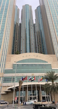 Vue de la façade avant de lâhĂŽtel