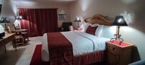 Chambre vaste, agréable et très bien équipée.