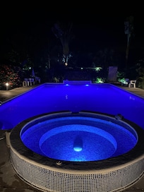 Piscina de noche