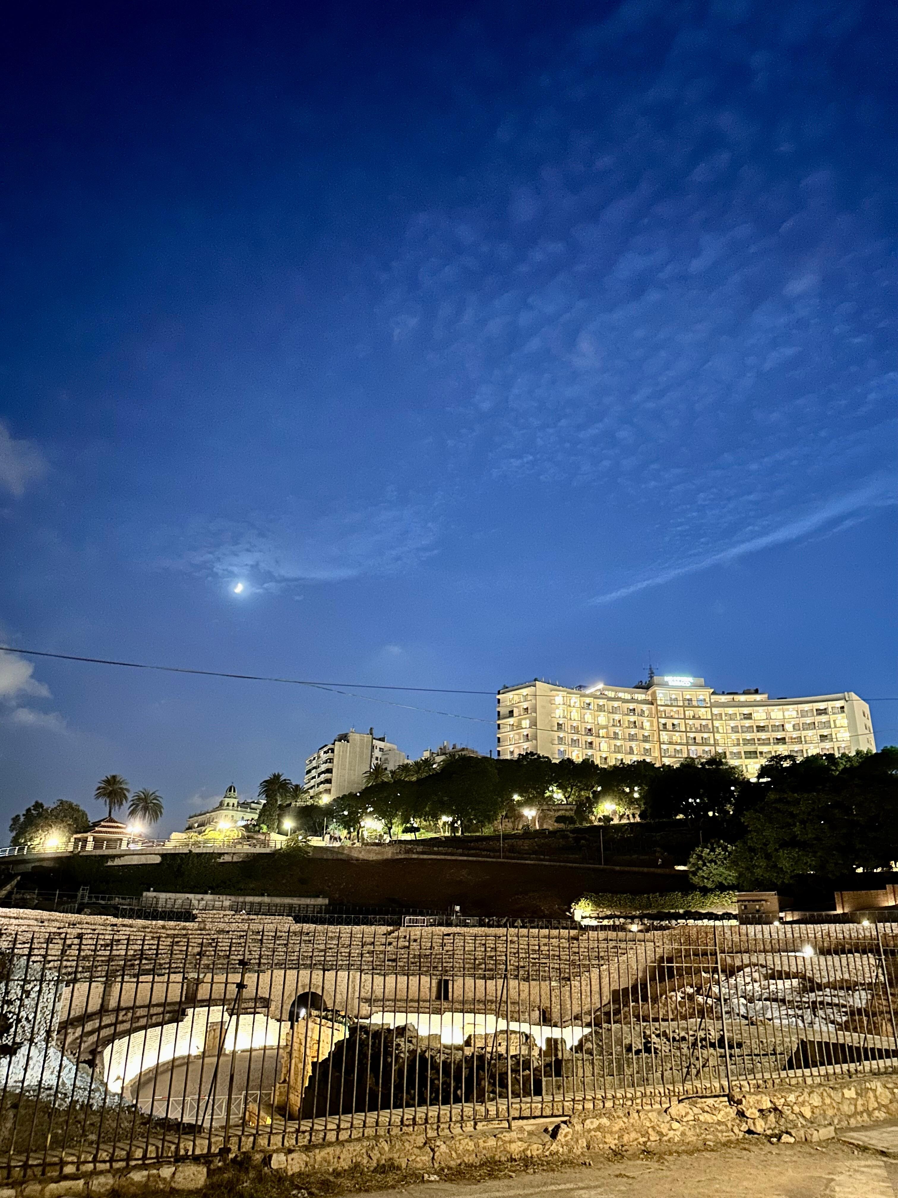 L’hôtel by night 