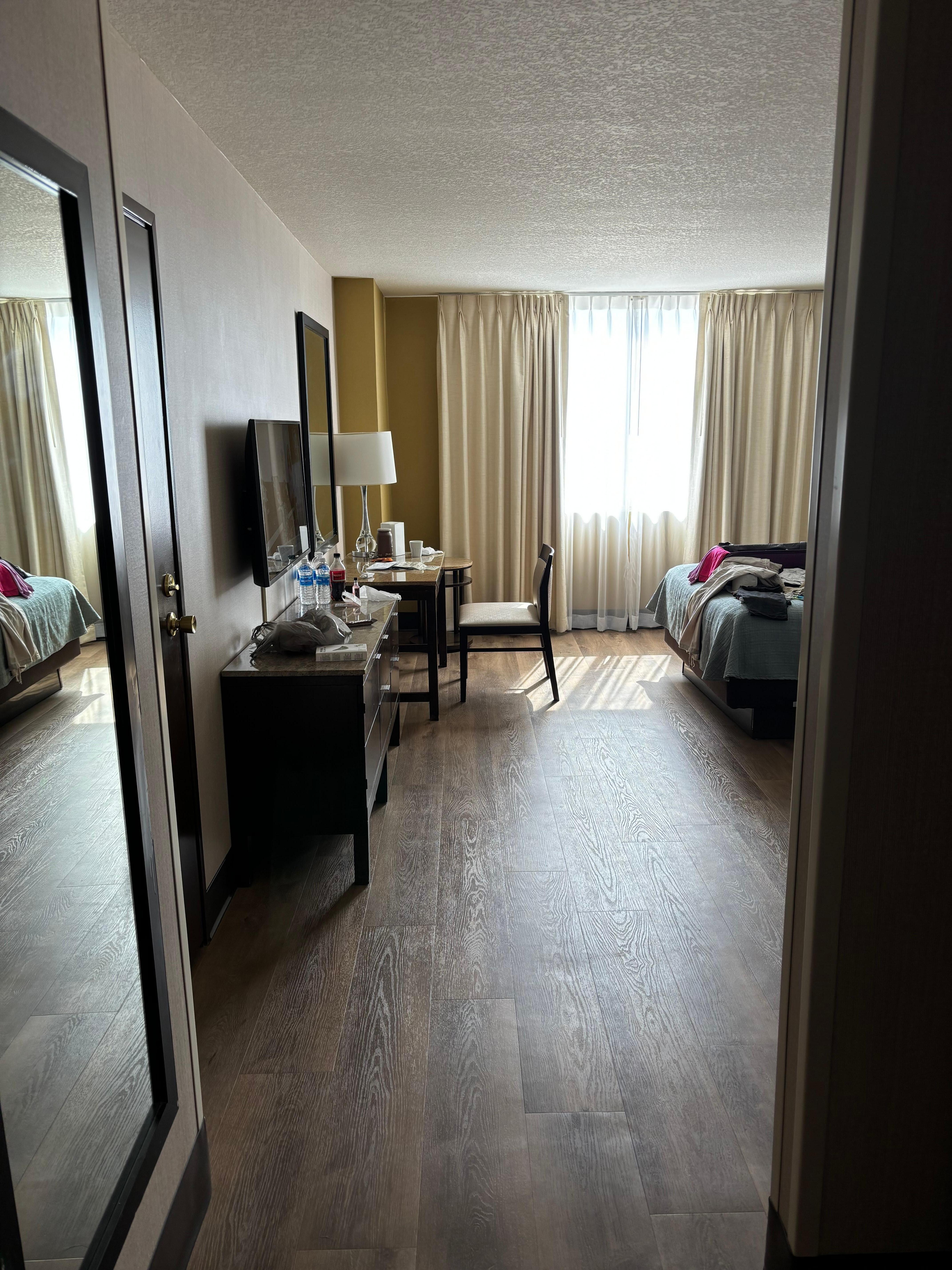 Bild på rummet från dörren