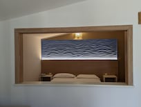 Blick vom Wohnzimmer ins Schlafzimmer