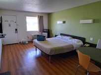 Room 121 - Motel 6 - Charles Town
