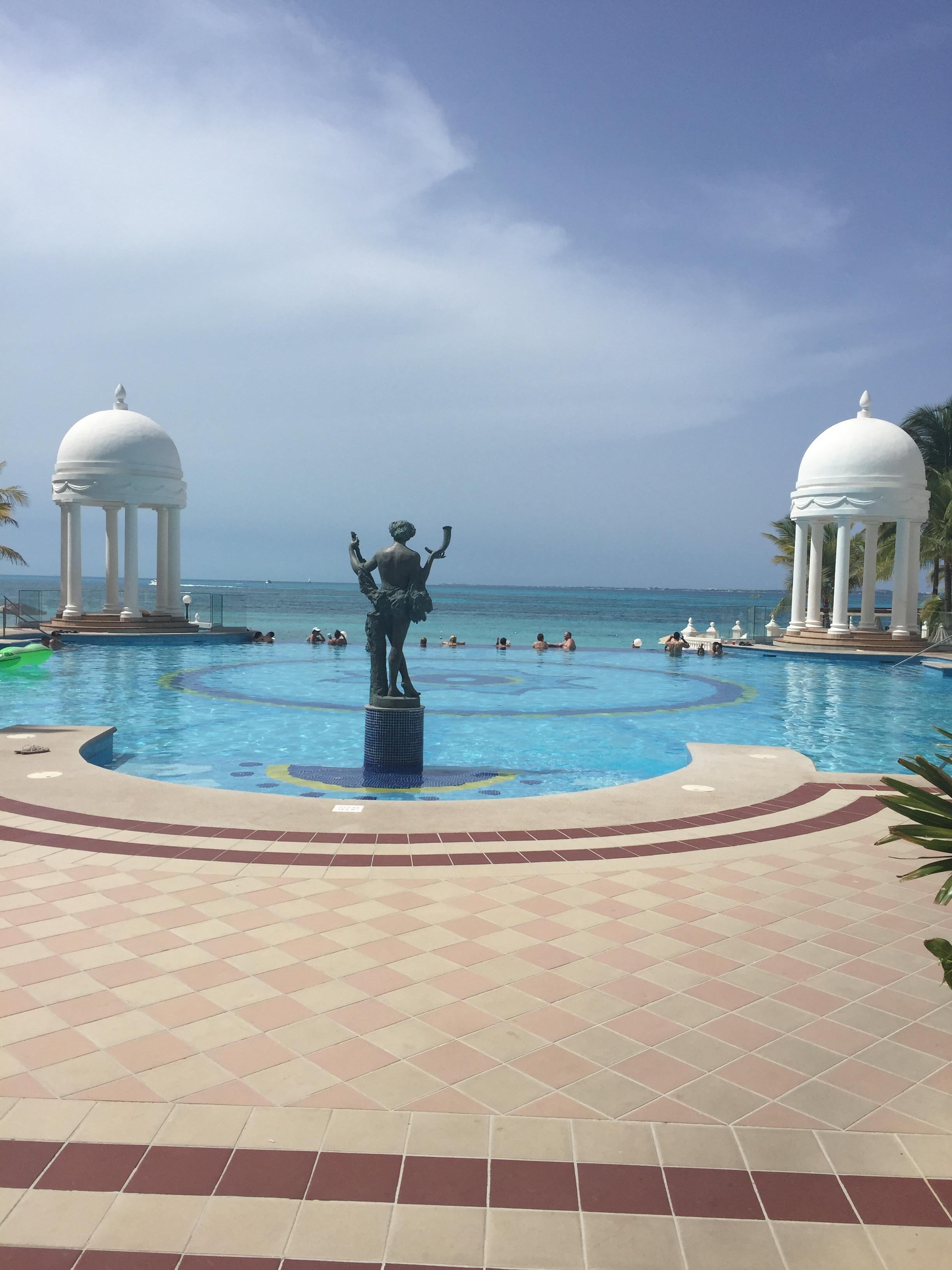 Infinity pool and beach