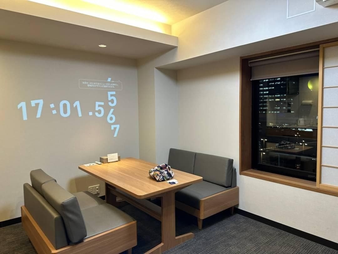 4人餐桌，夠寬大。一起吃飯聊天或燒烤。