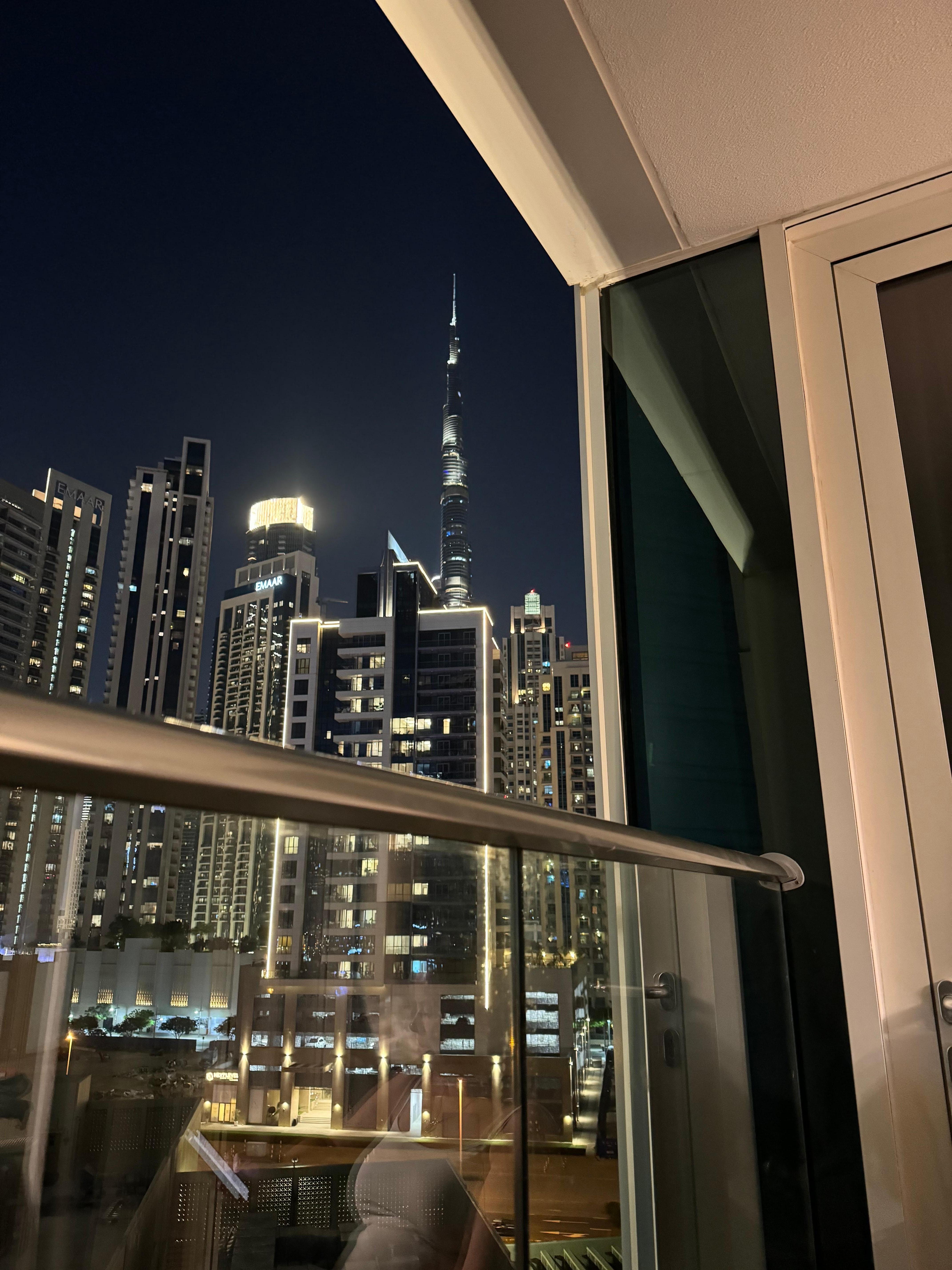 Udsigt fra 3 sal fra egen altan mod Burj Khalifa