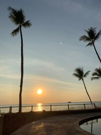 Sonnenuntergang von der Terrasse unseres Apartments (C03)